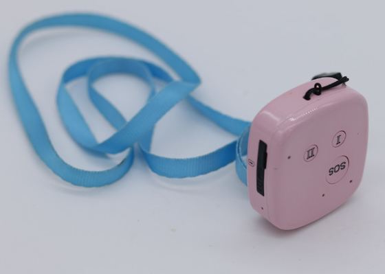 Dispositivo en tiempo real más tamaño pequeño rosado del perseguidor de los Gps de Gprs para el animal doméstico de los niños de la persona